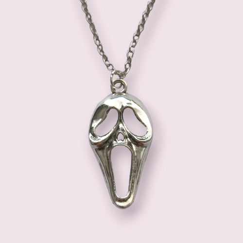 Calling all slasher fans! Spice up your outfits with our stunning new ghostface necklace. material zinc alloy, size roughly 4.2x2.5cm