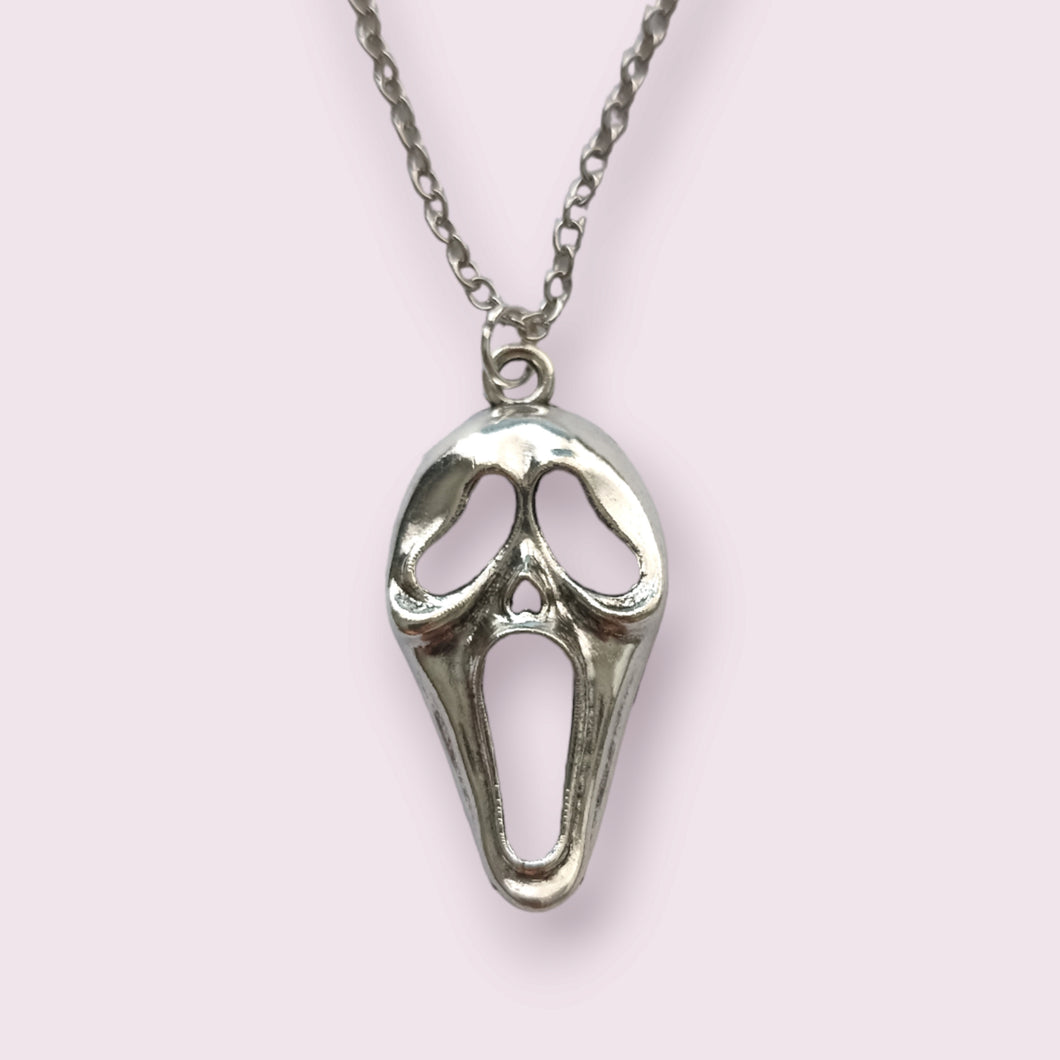 Calling all slasher fans! Spice up your outfits with our stunning new ghostface necklace. material zinc alloy, size roughly 4.2x2.5cm