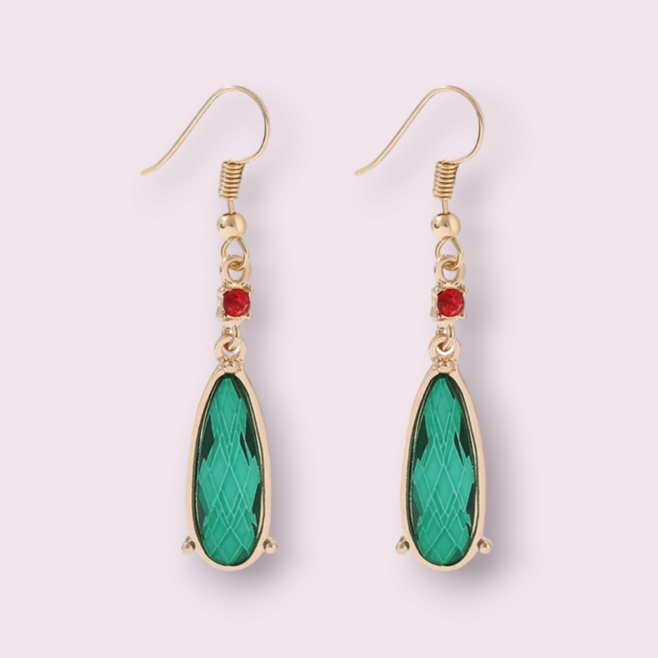 A heart-warming gift for those who are fans of the beloved Studio Ghibli anime “Howl’s Moving Castle”, inspired by the earrings Howl wears in the movie. Size Roughly 1x3.3cm. Material: zinc alloy