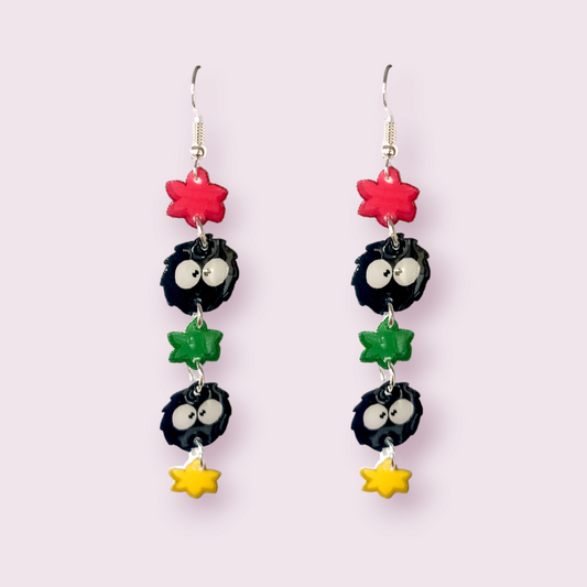 A unique gift for any Studio Ghibli fans. These stunning earrings are handmade by The Raven's Claw and local artist Allan Mission. Material: shrink film, resin, nickel free hooks. Length roughly 7cm. Please note as these are all handmade, minor differences may occur from piece to piece.