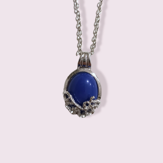 A unique gift for any fans of the hit series, The Vampire Diaries. This piece is inspired by the necklace Katherine wears to allow her to walk in the daylight. Pendant Size Roughly 2x3cm. Material: Zinc Alloy