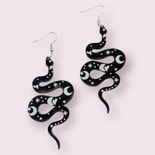 This gorgeous snake earrings are sure to spice up your style. They are made of acrylic and zinc allow. If you have a nickel allergy, please leave a note at checkout and I'll switch your hooks out for nickel free ones. Size roughly 7x3.5cm