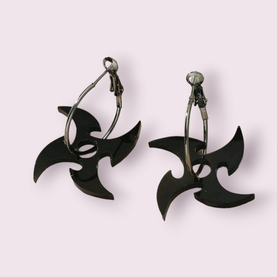 These stunning ninja throwing stars are sure to delight any weeb to anime fan. Hoop size 2cm, pendant size 3.7cm. Material zinc alloy and acrylic 