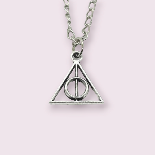 The must have staple necklace of any Harry Potter fan. This necklace is smaller than what is seen in the movies, making it a more wearable, everyday piece. Pendant Size roughly 1.2cm. Material: Zinc Alloy 