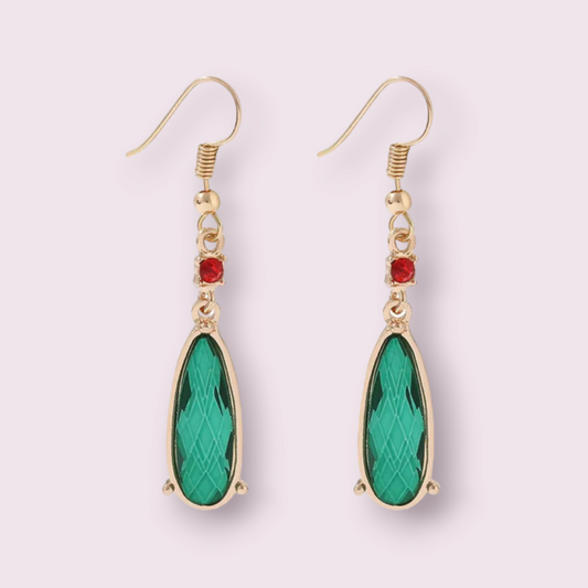 A heart-warming gift for those who are fans of the beloved Studio Ghibli anime “Howl’s Moving Castle”, inspired by the earrings Howl wears in the movie. Size Roughly 1x3.3cm. Material: zinc alloy 