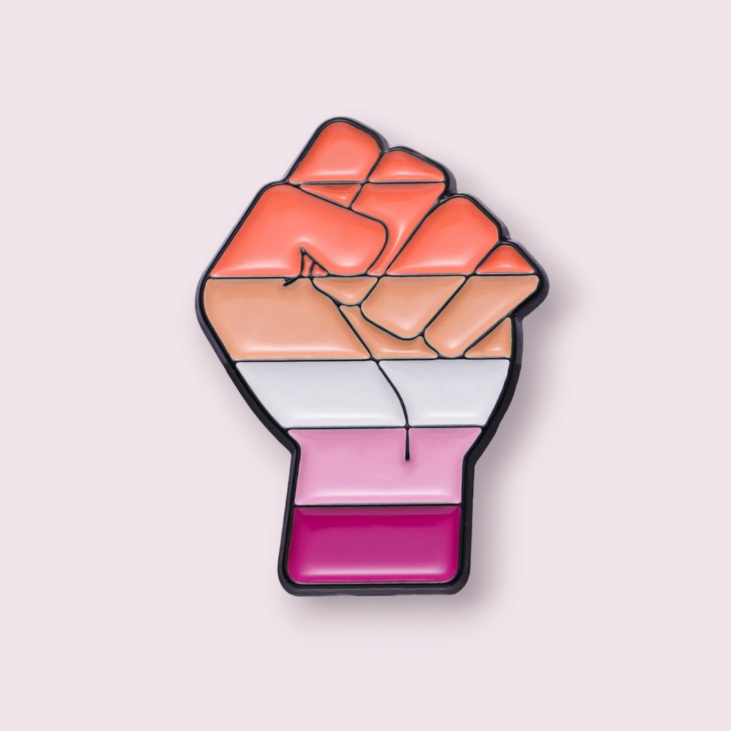 A unique gift for the LGBTQ+ wlw individuals, lets show some pride. Pin Size Roughly 3x2cm. Material: Enamel and zinc alloy 