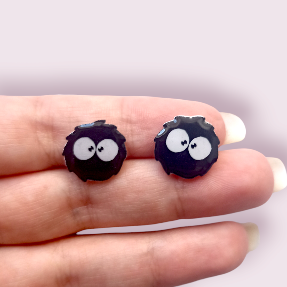 A unique gift for any Studio Ghibli fans. These stunning earrings are handmade by The Raven's Claw and local artist Allan Mission. Material: shrink film, resin, zinc alloy. Please note as these are all handmade, minor differences may occur from piece to piece   All shrink film products can take about a week to send out as they are currently made to order