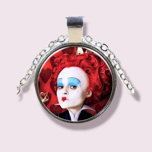 A unique gift for any Alice in Wonderland book or movie fan. Pendant Size 2.7cm. Material: Zinc Alloy