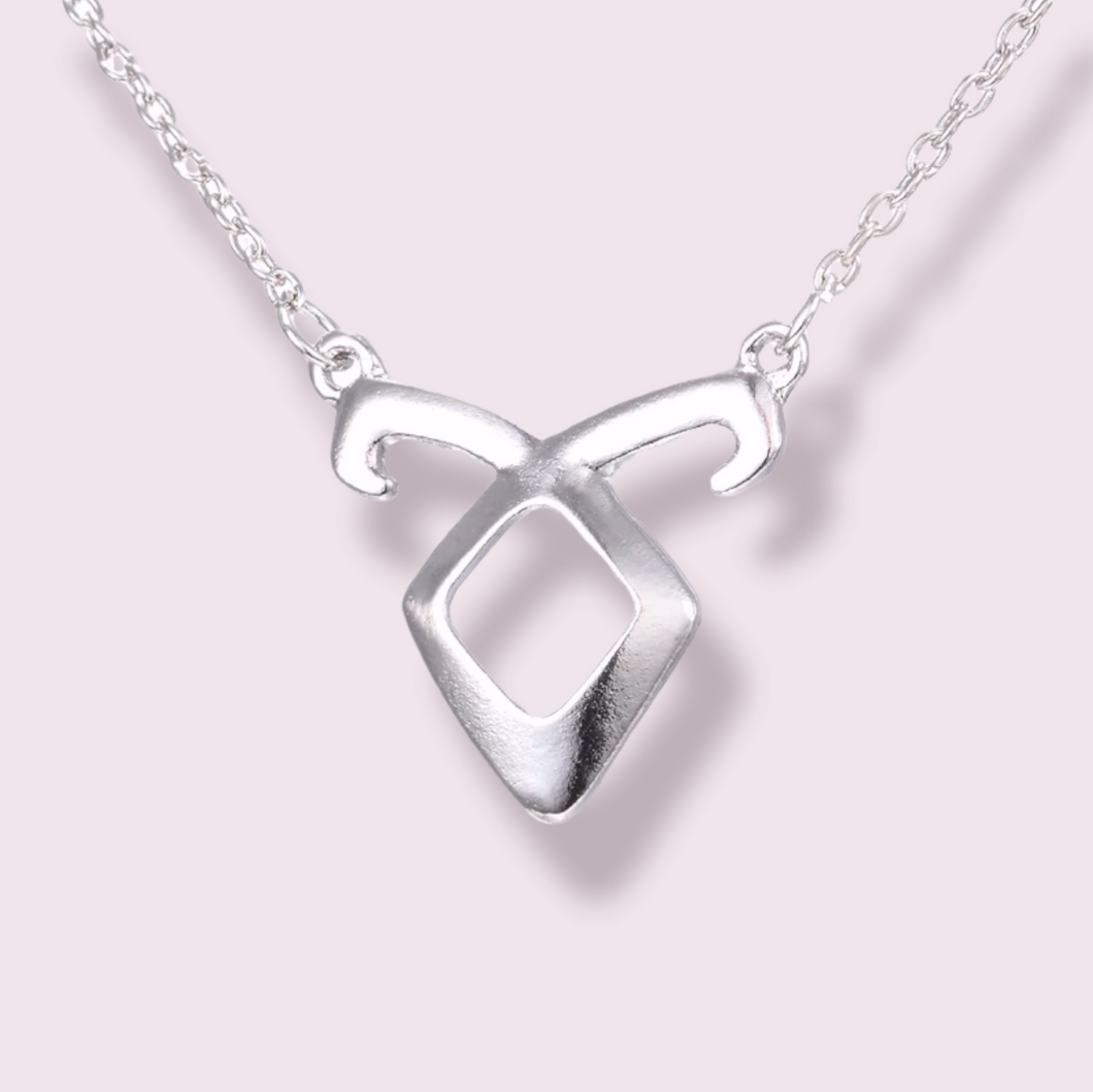 One of my best sellers for many years now. Whether you're a fan of the books, movies or series, this necklace is for you. The pendant depicts the Angelic Rune from the show. Pendant size roughly 2.5cm, material zinc alloy
