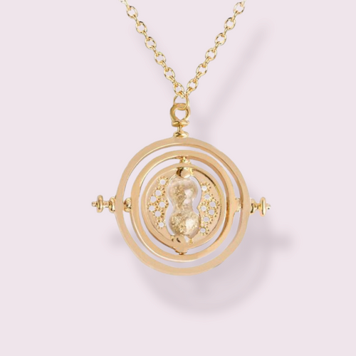 The collectable every Harry Potter fan needs. This best selling necklace is inspired by the time turner used by Hermione in The Prisoner of Azkaban. This one is a bit smaller than the movie version, making it much more wearable. It even spins! Size roughly 3cm, material Zinc alloy