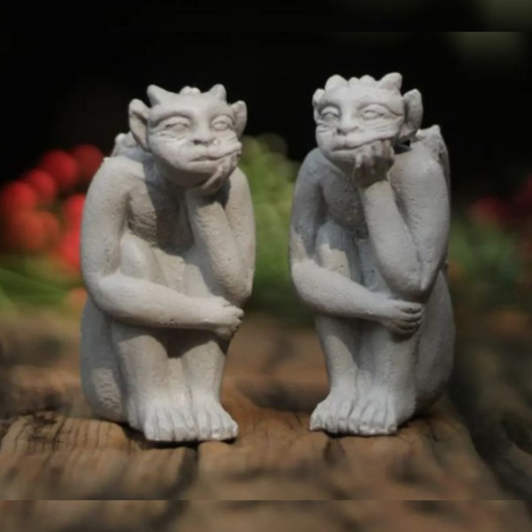 These gorgeous statues have been hand-carved here in South Africa by the incredible artist, Jaded Dragon Creations. A must have piece for any spooky babe. Height: 8cm