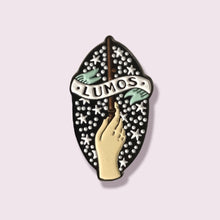 Load image into Gallery viewer, A must have for any Harry Potter fan. &quot;Lumos&quot; refers to the spell used to create light in the wizarding world. Material: enamel, size: 1.8x3cm.
