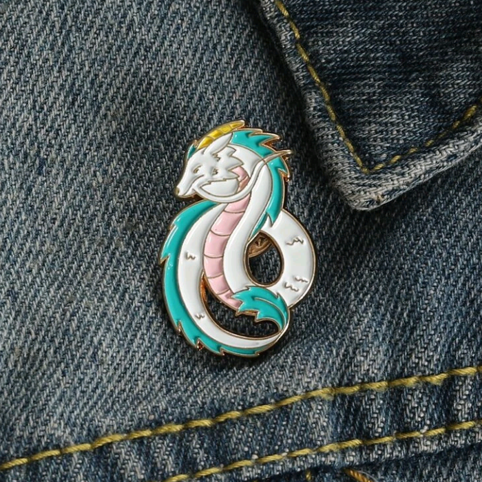 A heart-warming gift for those who are fans of the beloved Studio Ghibli anime “Spirited Away”, inspired by the river spirit Haku who takes on the form of a human to help the main character Chihiro in her quest to save her parents. Pin Size Roughly 3x2cm. Material: Enamel and zinc alloy 