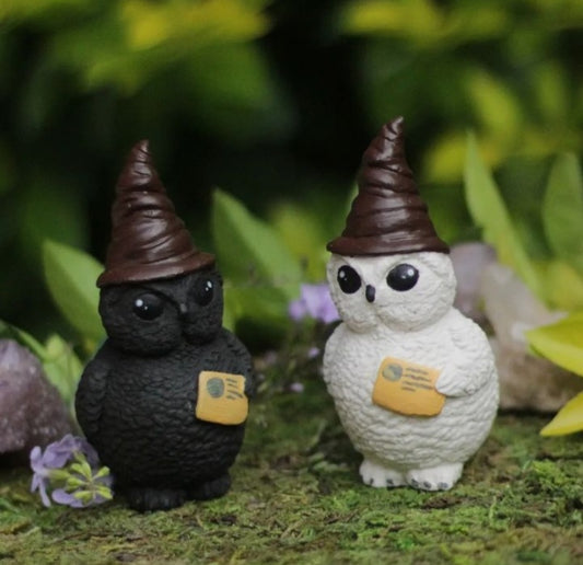 These stunning Hedwig inspired statues have been hand-carved here in South Africa by the incredible artist, Jaded Dragon Creations. A must have piece for any spooky babe. Height: 9cm